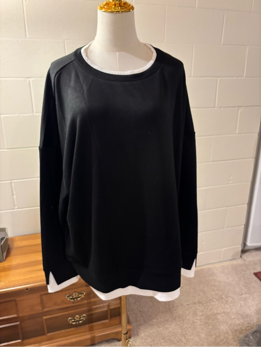 Black Contrast-Trim Sweatshirt